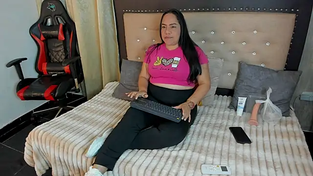Snapshot of Zoedeleon chatting on 14, 5, 2026 Zoedeleon online show from 14, 5, 2026