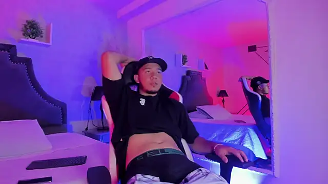 Snapshot of lyonGold_ chatting on 26, 4, 2026 lyonGold online show from 26, 4, 2026