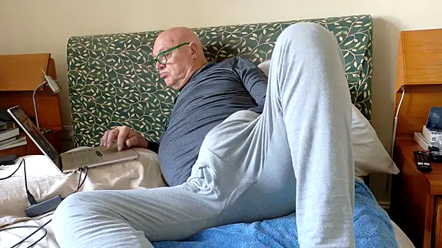 Snapshot of KinkCentral chatting on 24, 4, 2026 KinkCentral online show from 24, 4, 2026