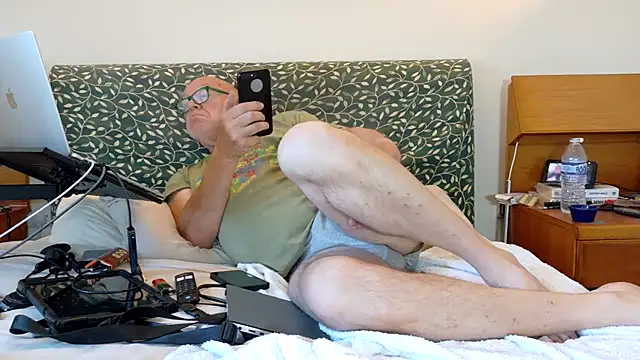 Snapshot of KinkCentral chatting on 4, 6, 2026 KinkCentral online show from 4, 6, 2026