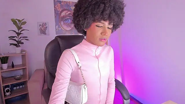 NaomiSaenz  online show from 15, 7, 2026