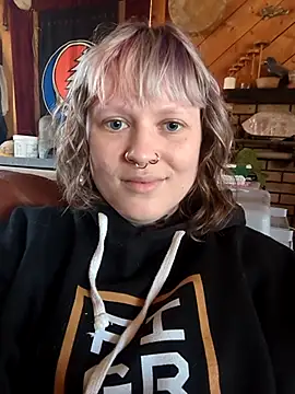 Snapshot of RosieSwitchBitch chatting on 5, 5, 2026 RosieSwitchBitch online show from 5, 5, 2026