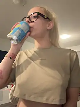 Snapshot of Badlilfantasy chatting on 27, 4, 2026 Badlilfantasy online show from 27, 4, 2026