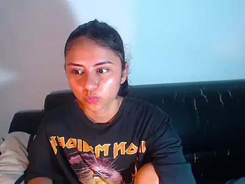 BellaLuxxs online show from 4, 6, 2026