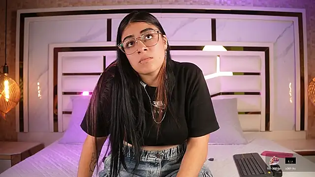 Snapshot of nicole_sm chatting on 24, 4, 2026 nicole sm online show from 24, 4, 2026