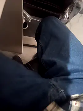 Snapshot of Robin681 chatting on 25, 4, 2026 Robin681 online show from 25, 4, 2026