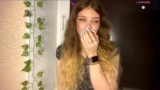 Snapshot of _Lily_Moon_ chatting on 25, 4, 2026 Lily Moon online show from 25, 4, 2026