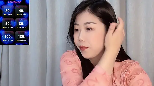 Snapshot of F-Yuwei chatting on 26, 4, 2026 F-Yuwei online show from 26, 4, 2026