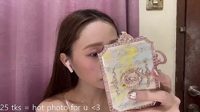 Snapshot of RuthWeinraub chatting on 9, 5, 2026 RuthWeinraub online show from 9, 5, 2026