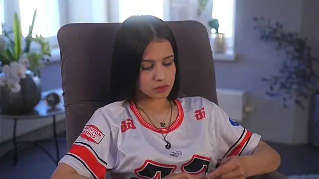 Snapshot of KarenaKukler chatting on 25, 4, 2026 KarenaKukler online show from 25, 4, 2026