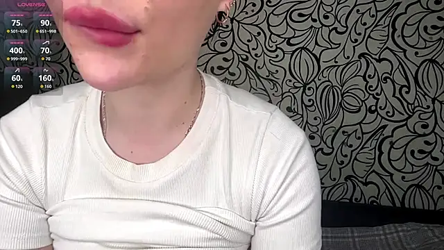 Snapshot of CrystalMuze chatting on 15, 6, 2026 CrystalMuze online show from 15, 6, 2026