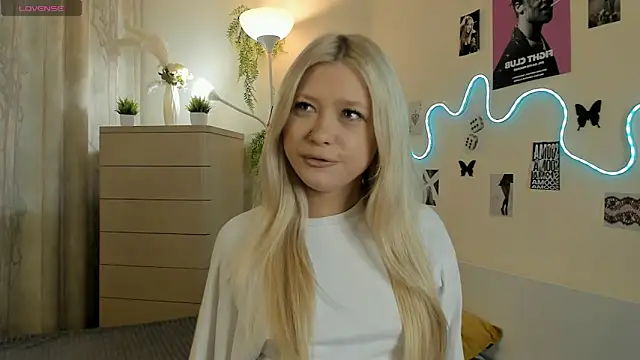 Snapshot of MidnightPoise chatting on 27, 4, 2026 MidnightPoise online show from 27, 4, 2026