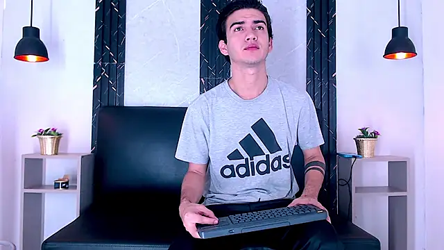 Snapshot of Feiccer_Castquer chatting on 25, 4, 2026 Feiccer Castquer online show from 25, 4, 2026