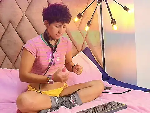 Snapshot of Zoe-xox chatting on 28, 4, 2026 Zoe-xox online show from 28, 4, 2026