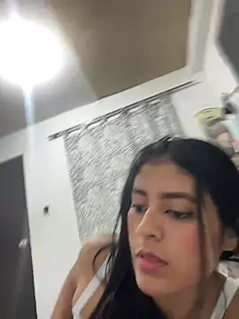 AbrilCollins online show from 13, 7, 2026