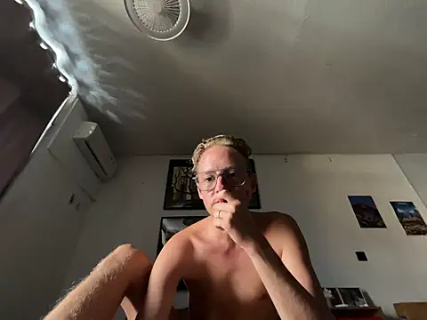 Snapshot of BlondieVelvet chatting on 1, 5, 2026 BlondieVelvet online show from 1, 5, 2026
