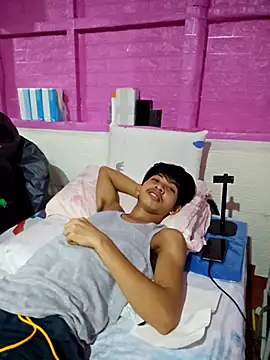 Snapshot of reynaldzzz chatting on 26, 4, 2026 reynaldzzz online show from 26, 4, 2026