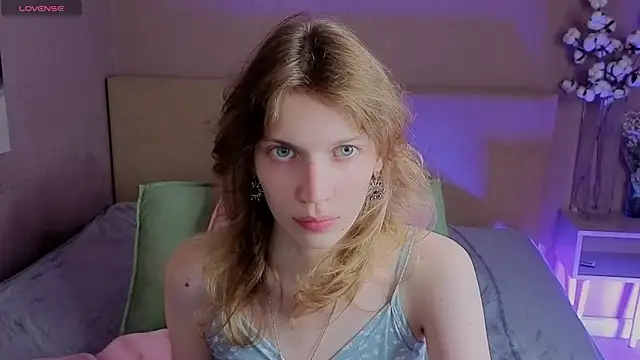 Snapshot of Emily_Cartex chatting on 13, 7, 2026 Emily Cartex online show from 13, 7, 2026