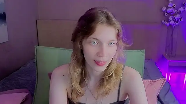 Snapshot of Emily_Cartex chatting on 18, 7, 2026 Emily Cartex online show from 18, 7, 2026