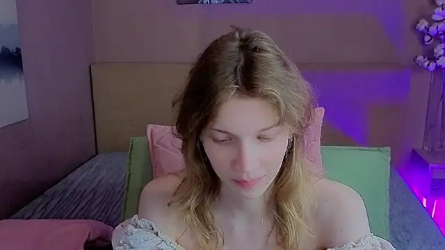Snapshot of Emily_Cartex chatting on 23, 7, 2026 Emily Cartex online show from 23, 7, 2026