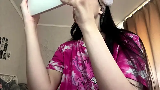 Snapshot of LouisePavlides chatting on 31, 5, 2026 LouisePavlides online show from 31, 5, 2026
