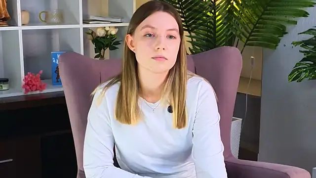 Snapshot of RebeccaAzim chatting on 28, 4, 2026 RebeccaAzim online show from 28, 4, 2026