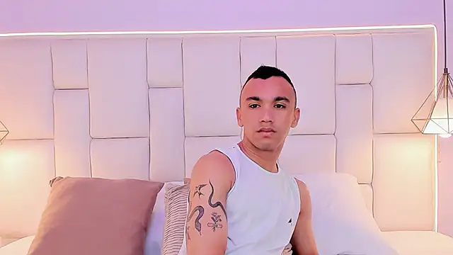 Snapshot of AndresSolorzano1 chatting on 15, 5, 2026 AndresSolorzano1 online show from 15, 5, 2026