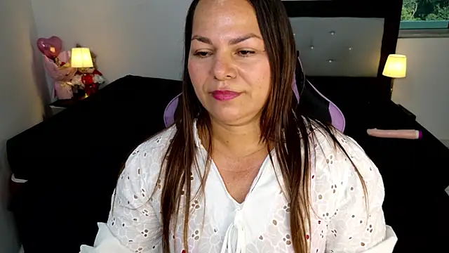Snapshot of Madame_scarlet44 chatting on 1, 5, 2026 Madame scarlet44 online show from 1, 5, 2026