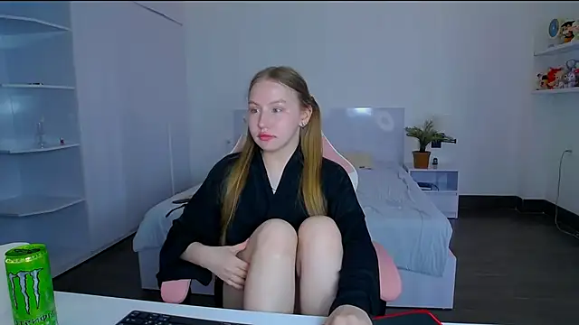 Snapshot of Crystal_Line chatting on 27, 4, 2026 Crystal Line online show from 27, 4, 2026