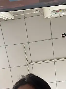 Snapshot of milkwine chatting on 28, 4, 2026 milkwine online show from 28, 4, 2026