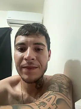 Snapshot of skrfazee chatting on 26, 4, 2026 skrfazee online show from 26, 4, 2026