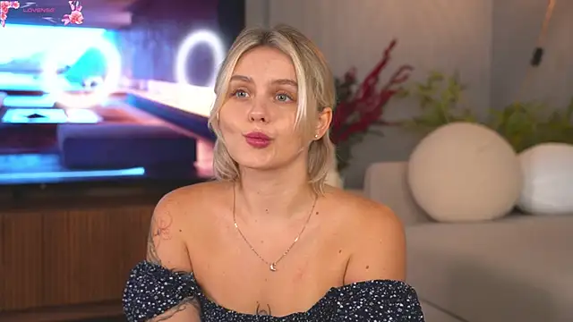 Lunea Evienne  online show from 16, 5, 2026
