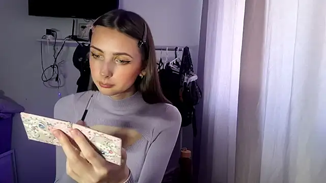 Snapshot of MiaNoir_ chatting on 30, 4, 2026 MiaNoir online show from 30, 4, 2026