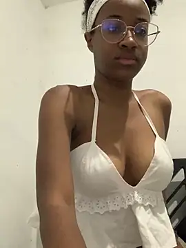 Snapshot of Julyshygirl chatting on 27, 4, 2026 Julyshygirl online show from 27, 4, 2026