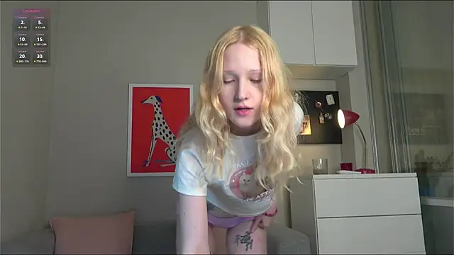 Snapshot of lollymoly chatting on 28, 4, 2026 lollymoly online show from 28, 4, 2026