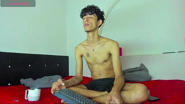 Snapshot of liammendoza98 chatting on 27, 4, 2026 liammendoza98 online show from 27, 4, 2026