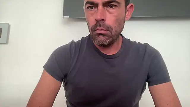 Snapshot of Riccardo86xx chatting on 27, 4, 2026 Riccardo86xx online show from 27, 4, 2026