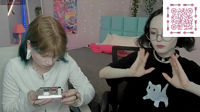 Snapshot of Lilac-Muse chatting on 15, 5, 2026 Lilac-Muse online show from 15, 5, 2026
