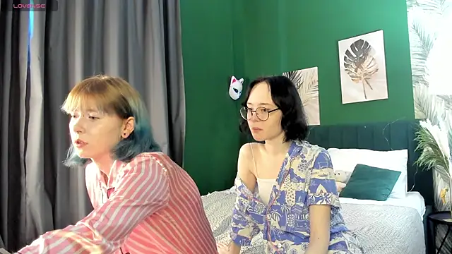 Snapshot of Lilac-Muse chatting on 18, 5, 2026 Lilac-Muse online show from 18, 5, 2026