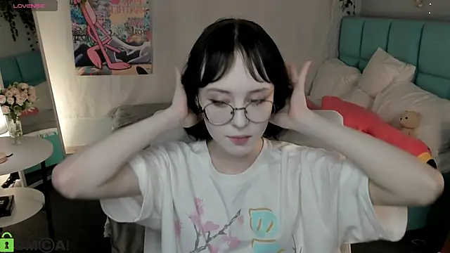 Snapshot of Lilac-Muse chatting on 10, 7, 2026 Lilac-Muse online show from 10, 7, 2026