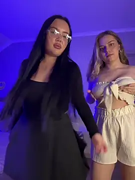 Snapshot of Cherry_Pair chatting on 28, 4, 2026 Cherry Pair online show from 28, 4, 2026