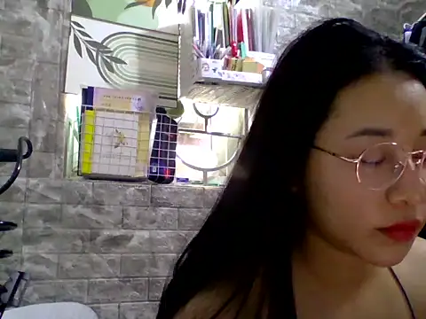 Snapshot of SaphiaZin chatting on 6, 5, 2026 SaphiaZin online show from 6, 5, 2026