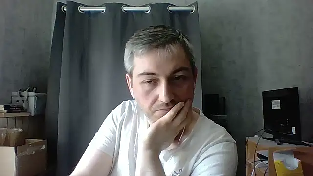 Snapshot of Max541991xx chatting on 27, 4, 2026 Max541991xx online show from 27, 4, 2026