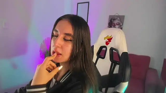 Snapshot of alison_mars chatting on 28, 4, 2026 alison mars online show from 28, 4, 2026