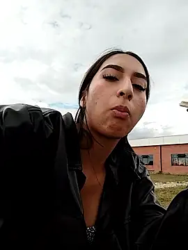 Snapshot of Sexy_sarita_outdoors chatting on 27, 4, 2026 Sexy sarita outdoors online show from 27, 4, 2026