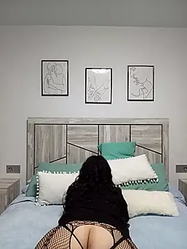 Snapshot of NikaDesire chatting on 27, 4, 2026 NikaDesire online show from 27, 4, 2026