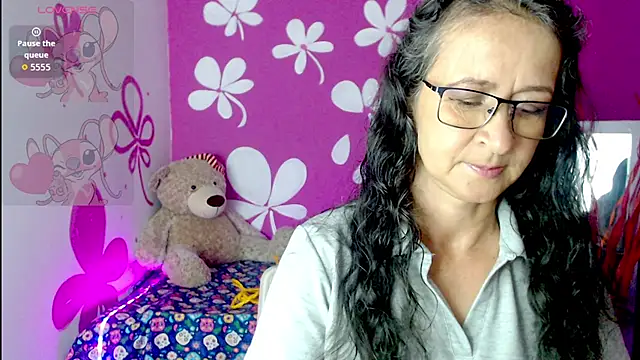 Snapshot of aura_latinax chatting on 28, 4, 2026 aura latinax online show from 28, 4, 2026