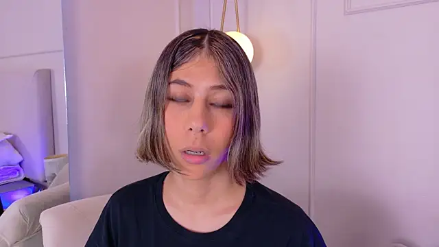 Snapshot of ZoeyPetit chatting on 6, 8, 2026 ZoeyPetit online show from 6, 8, 2026