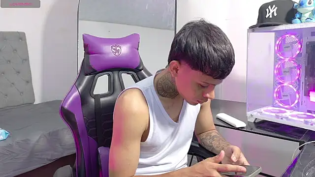 Snapshot of Masterjustin4444 chatting on 27, 4, 2026 Masterjustin4444 online show from 27, 4, 2026