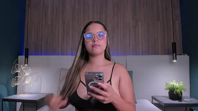 MayaLee  online show from 7, 5, 2026